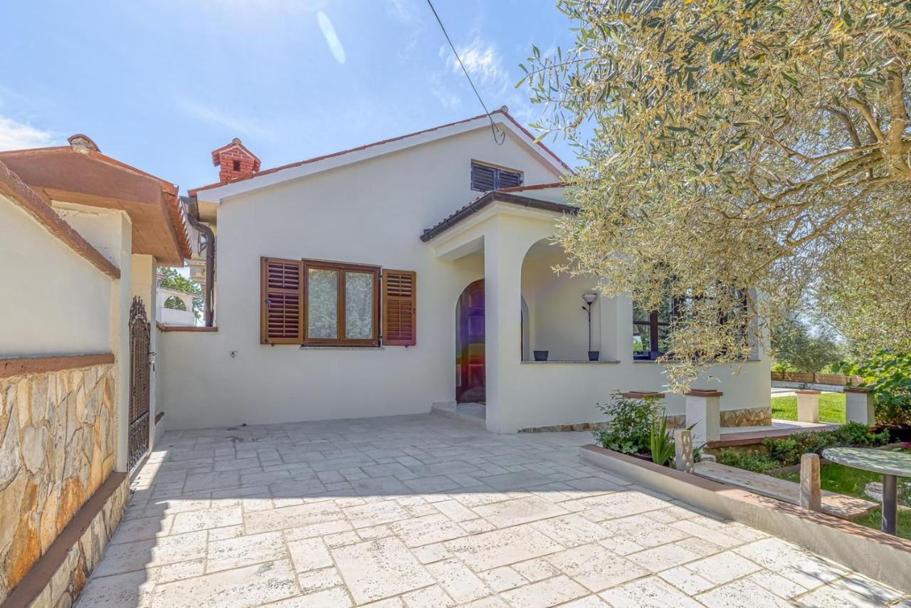 Villa Agatta With Private Pool Smoljanci エクステリア 写真