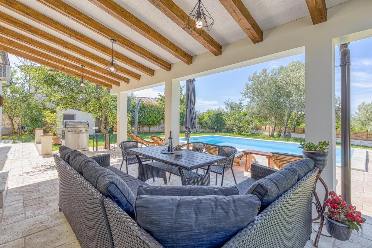 Villa Agatta With Private Pool Smoljanci エクステリア 写真
