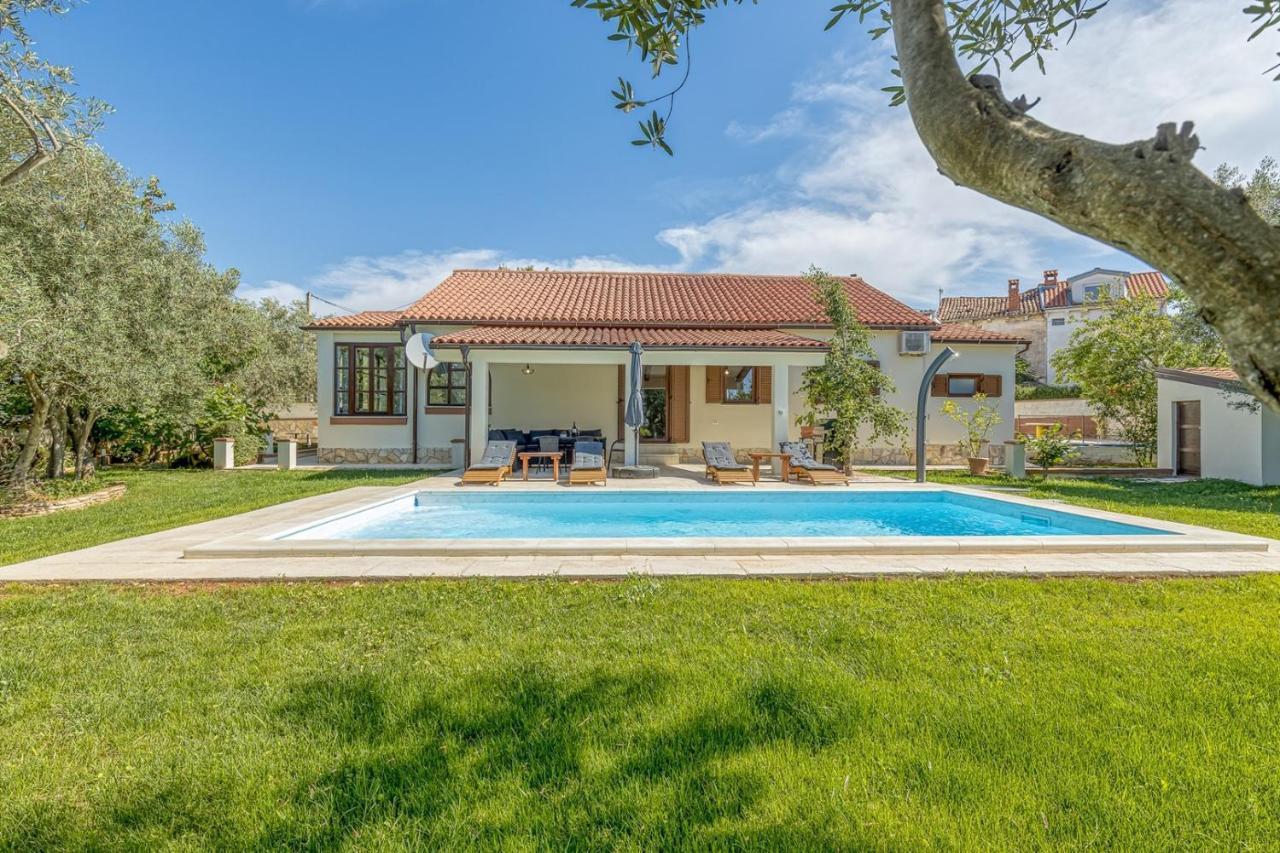 Villa Agatta With Private Pool Smoljanci エクステリア 写真
