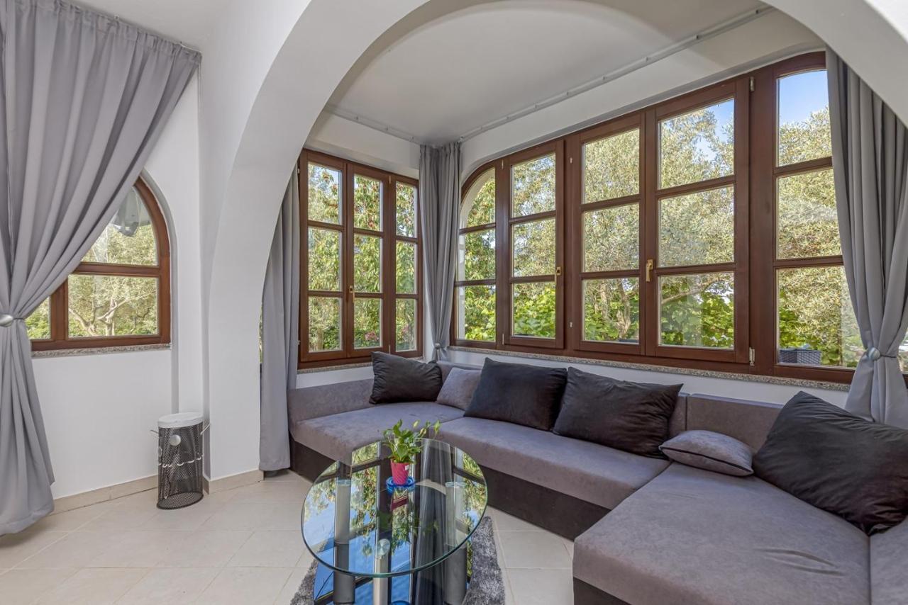 Villa Agatta With Private Pool Smoljanci エクステリア 写真