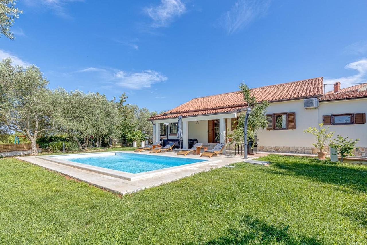 Villa Agatta With Private Pool Smoljanci エクステリア 写真