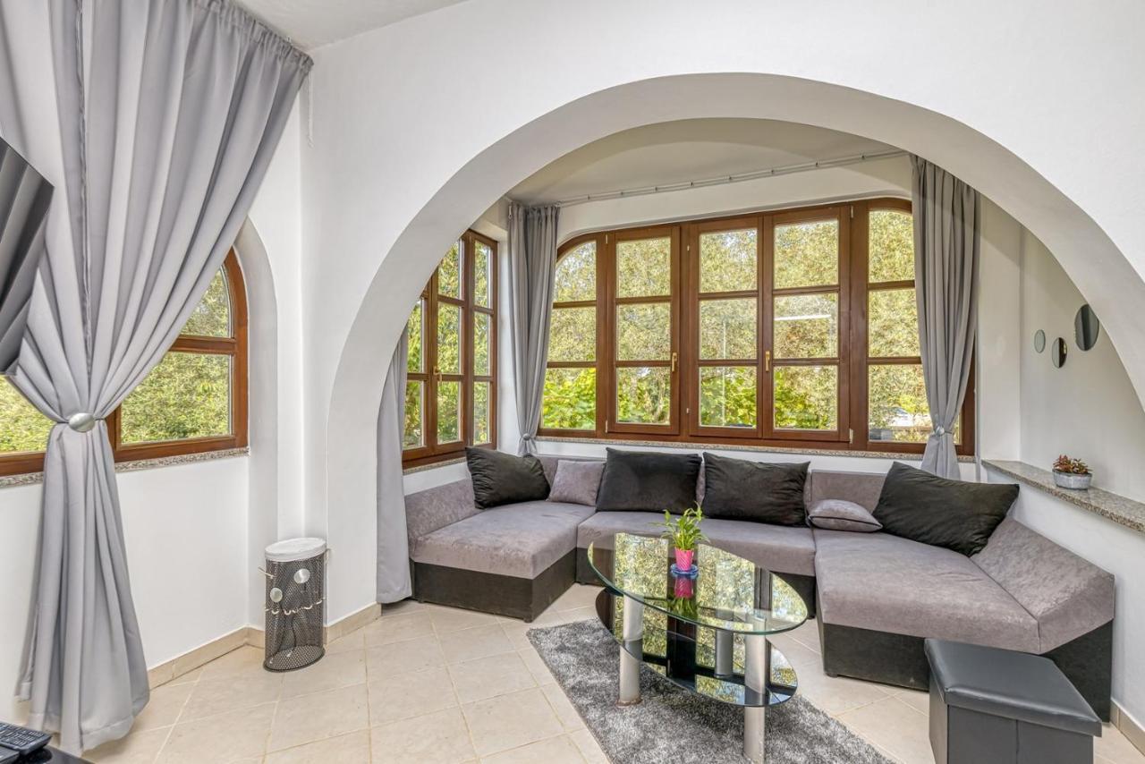 Villa Agatta With Private Pool Smoljanci エクステリア 写真